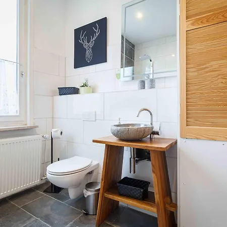 Hirsch Gartenschlaefer - Zentral - Garten *