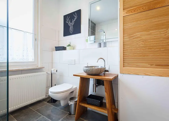 Hirsch Gartenschlaefer - Zentral - Garten *